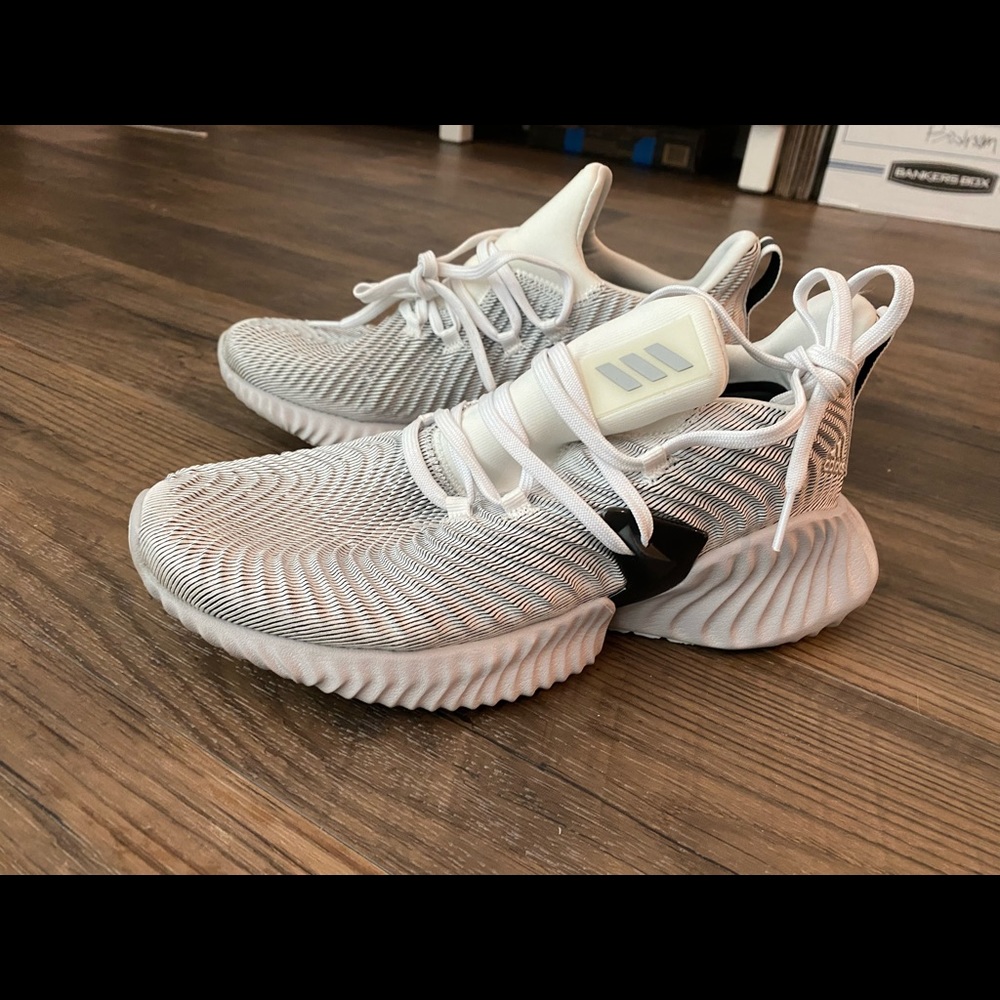 🚫SOLD🚫 NWT Adidas alphabounce instinc